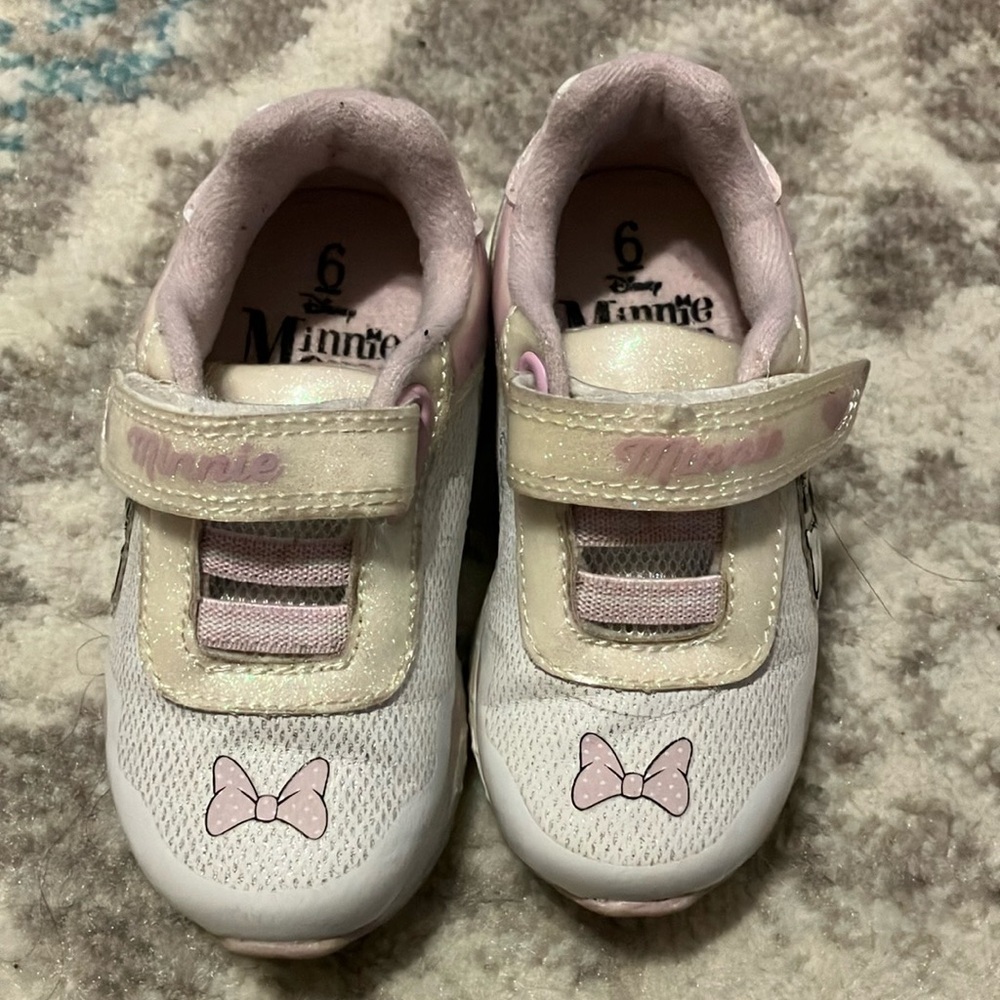 🌸  3/$15 Disney Minnie Mouse shoes